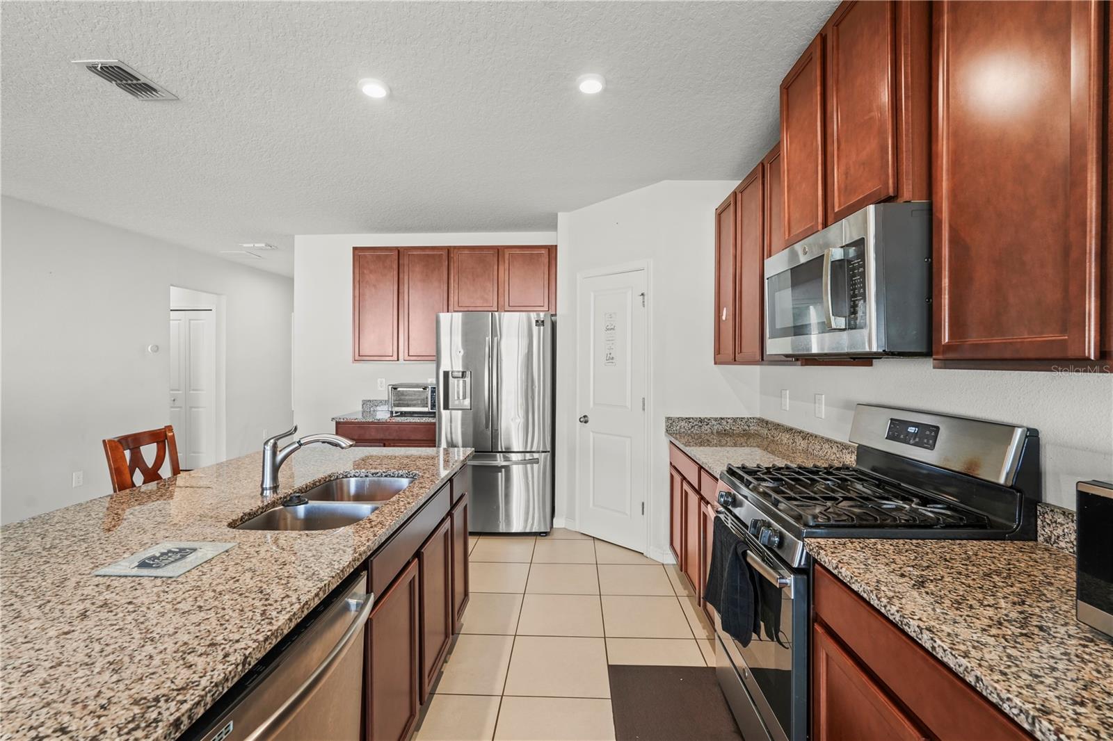 Image 6 of 41 For 714 Golden Elm Drive