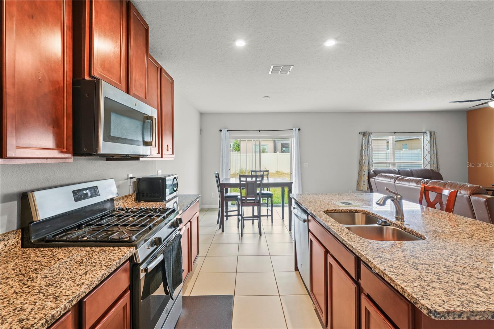 Image 7 of 41 For 714 Golden Elm Drive