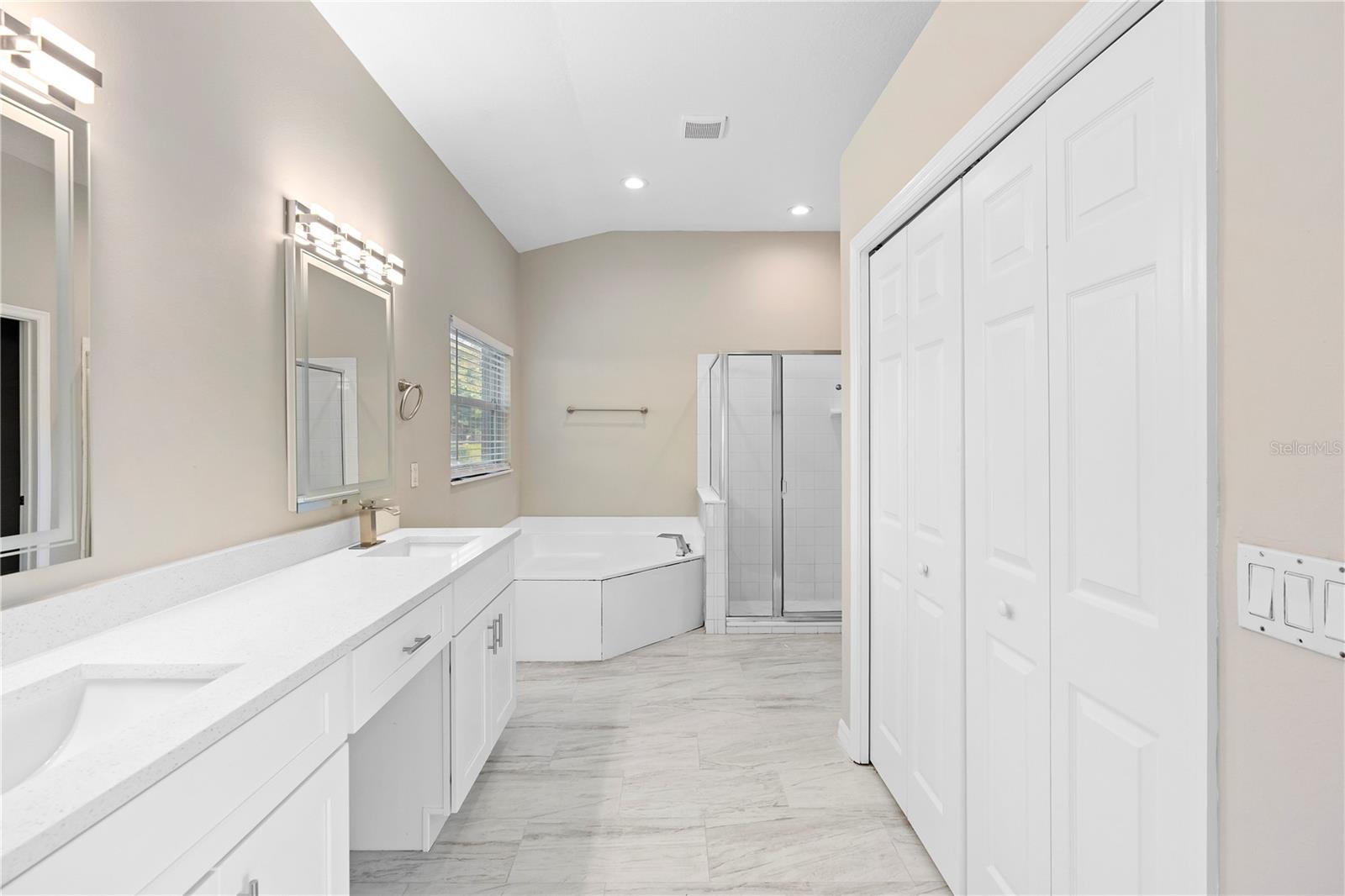 Image 19 of 44 For 9885 Montclair Circle Circle