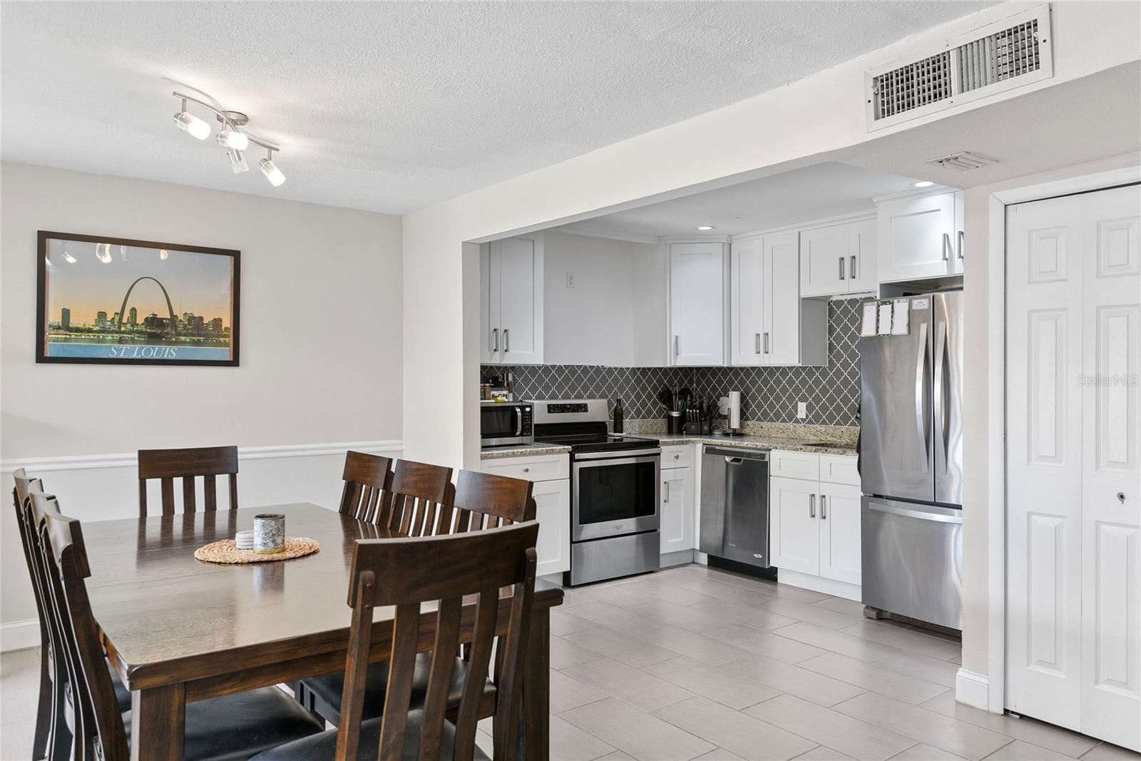 Image 3 of 16 For 1020 Grove Street 29