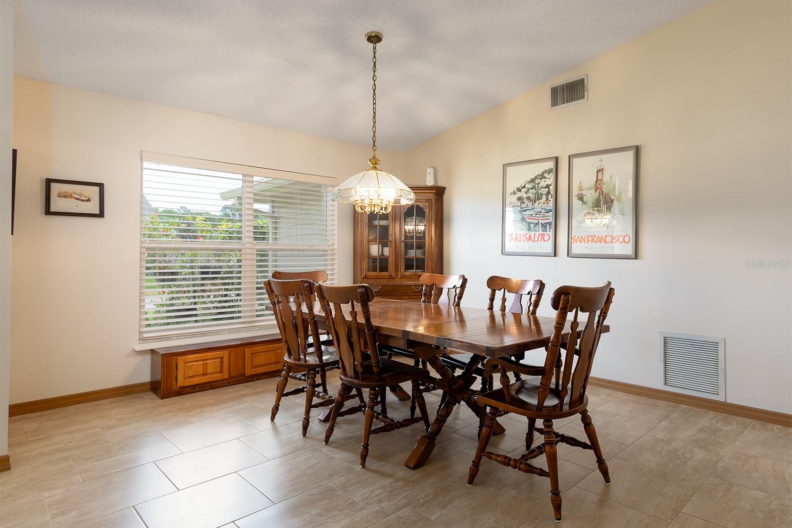 Image 10 of 48 For 812 Silverwood Drive