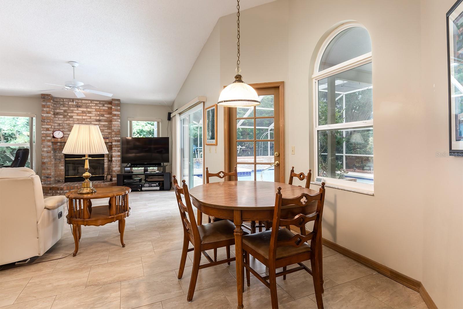 Image 12 of 48 For 812 Silverwood Drive