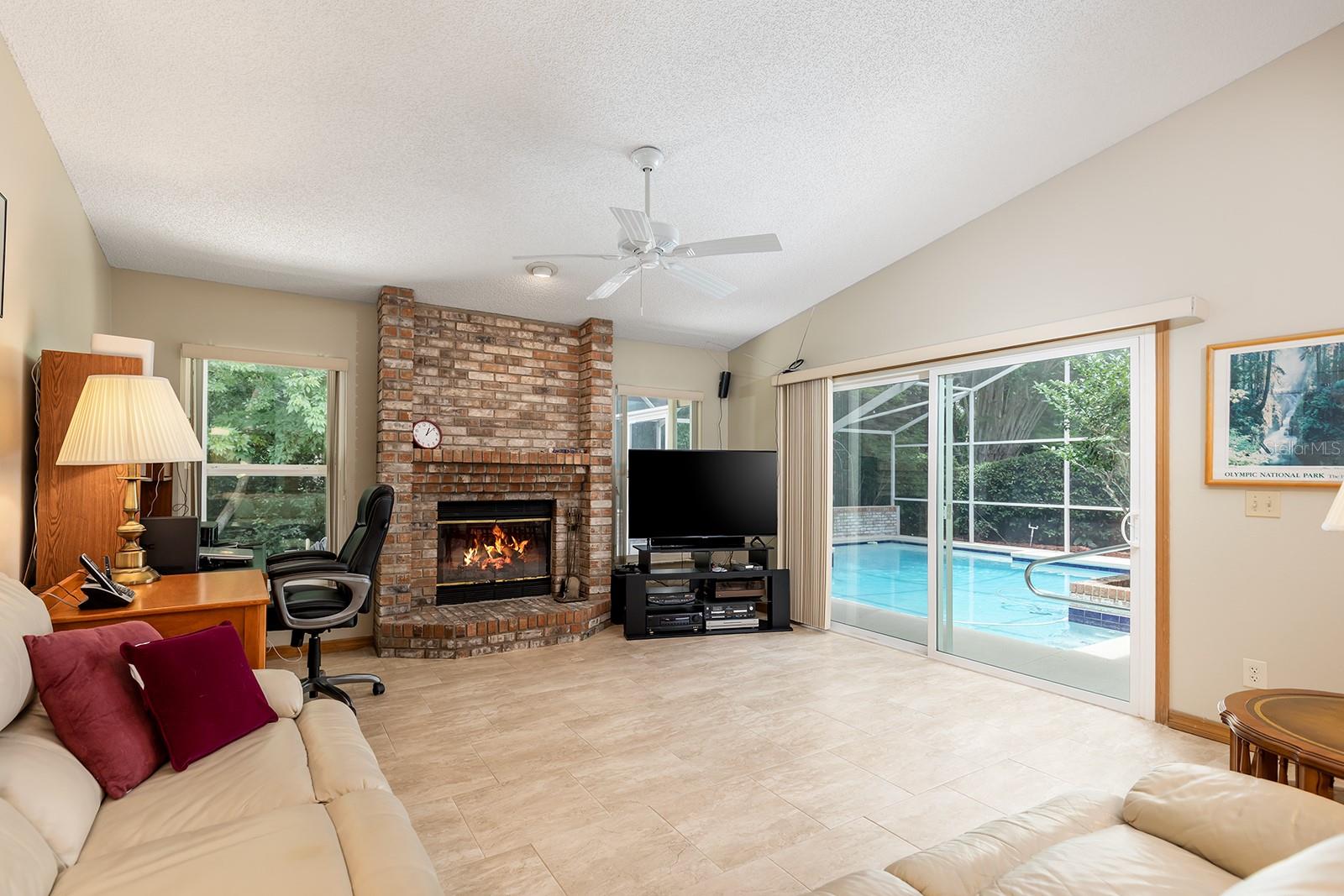 Image 20 of 48 For 812 Silverwood Drive