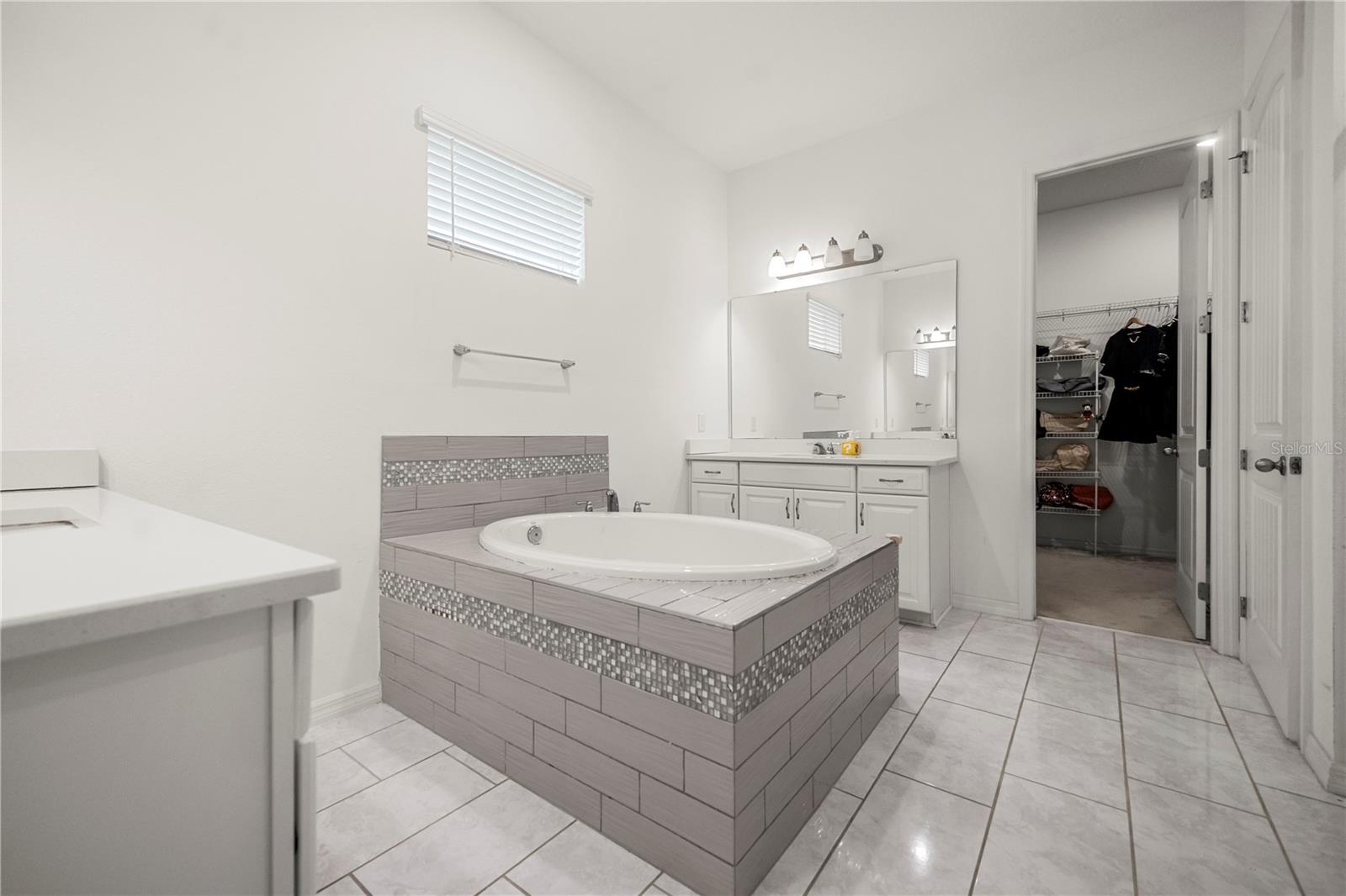 Image 19 of 59 For 9567 Meadow Hunt Way