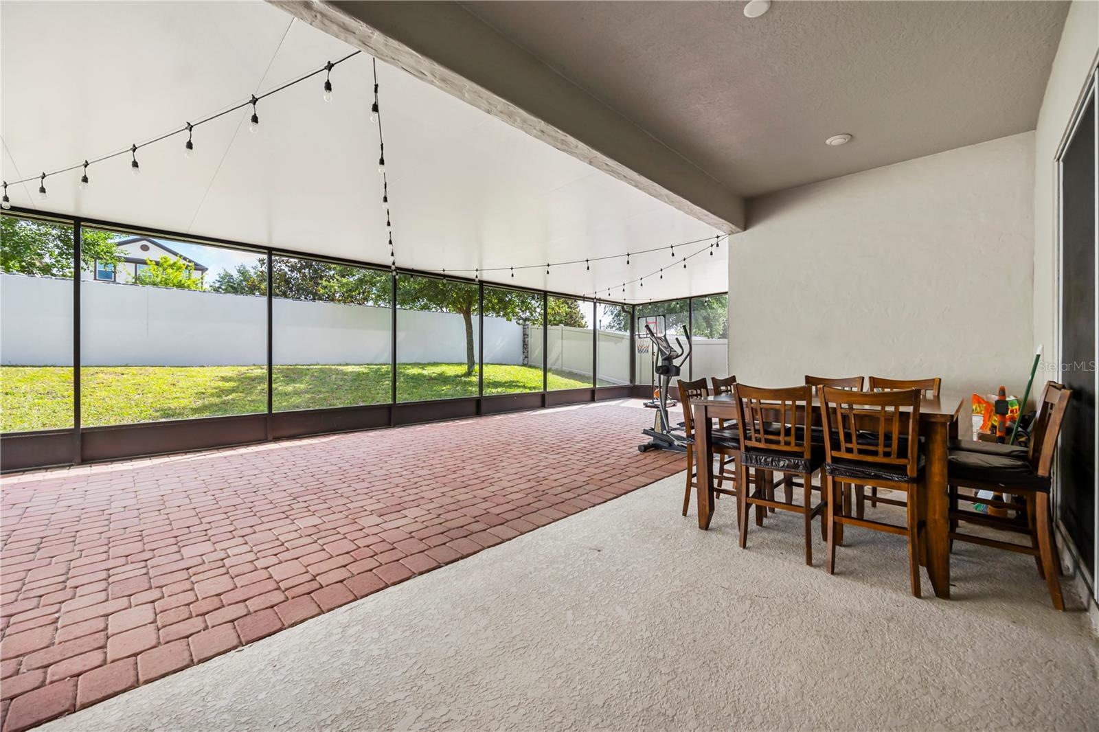 Image 37 of 59 For 9567 Meadow Hunt Way