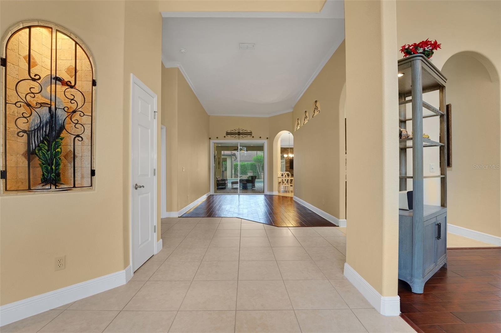 Image 5 of 51 For 914 Sweetgum Valley Place