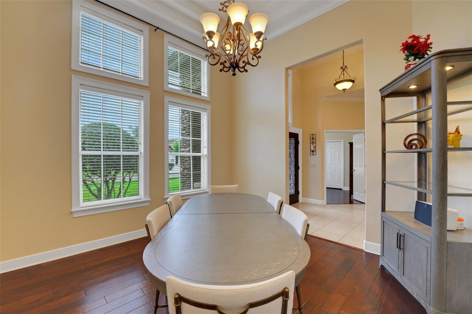 Image 7 of 51 For 914 Sweetgum Valley Place
