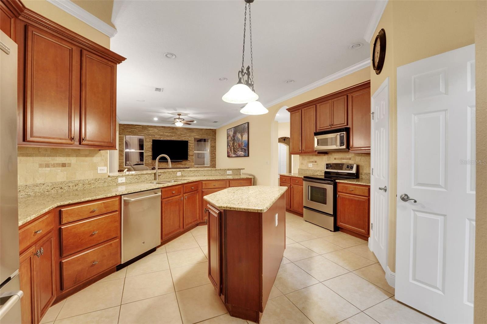 Image 9 of 51 For 914 Sweetgum Valley Place