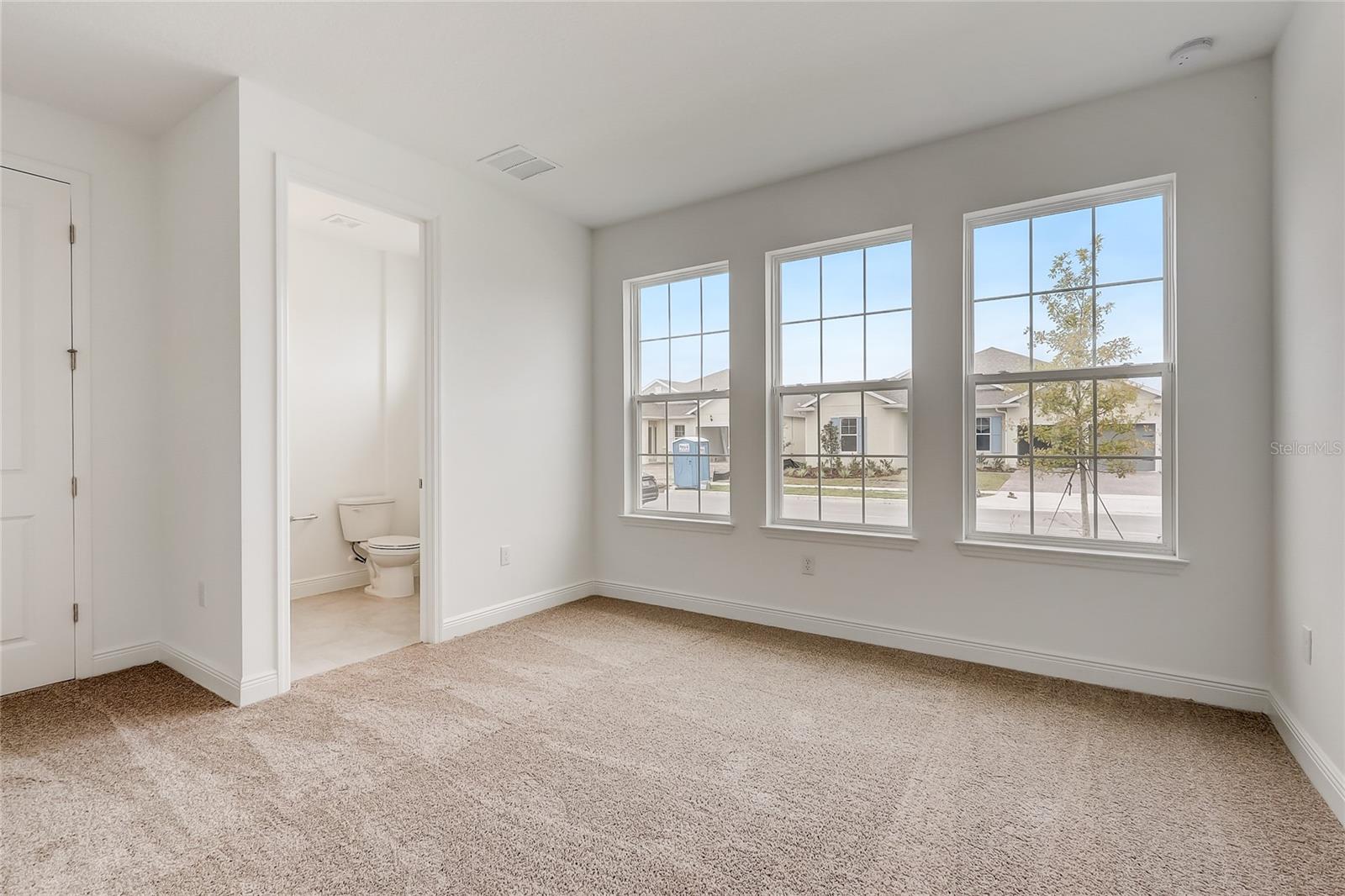 Image 19 of 58 For 18964 Rawson Street