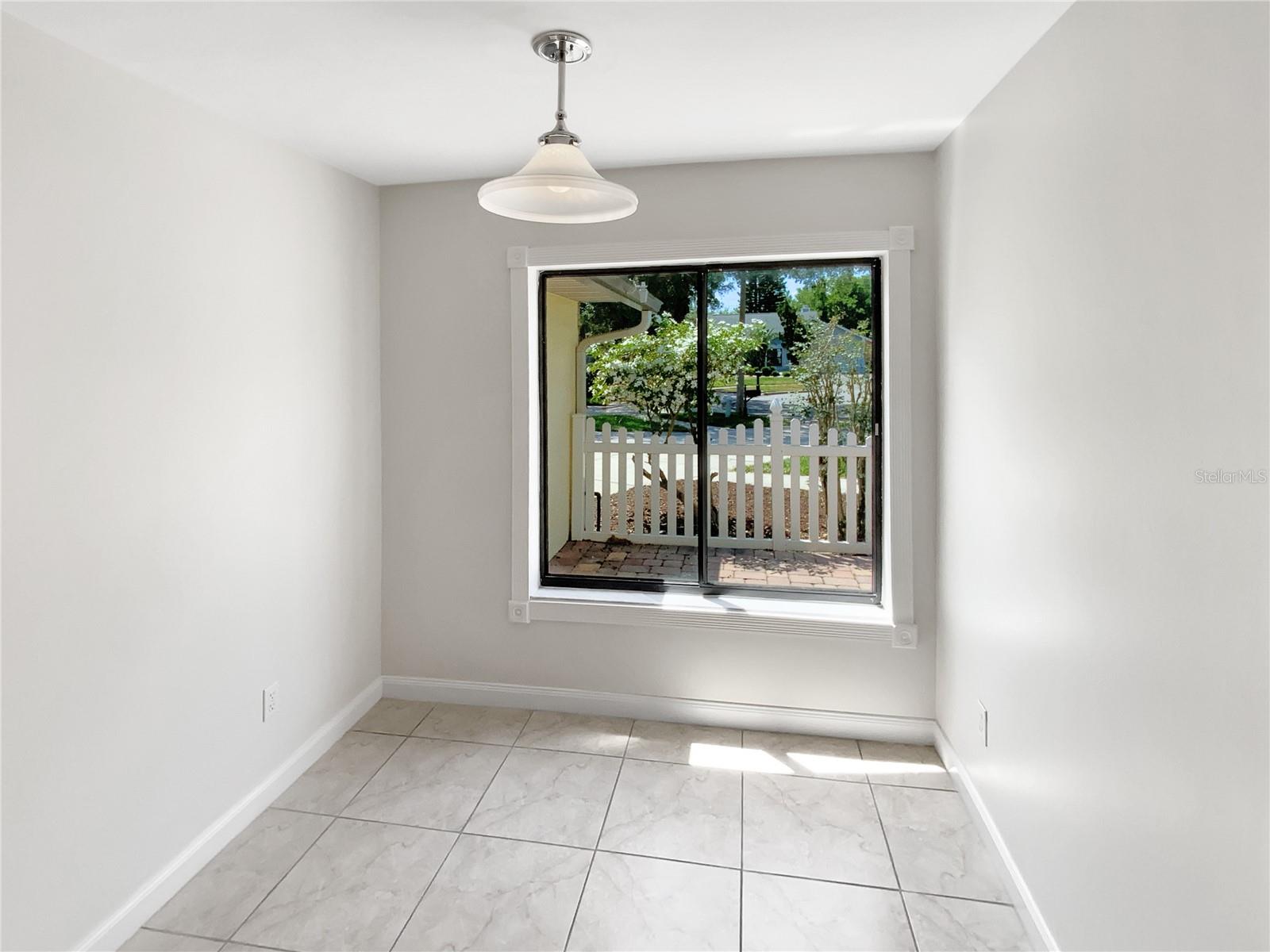 Image 14 of 33 For 4993 Heatherstone Place