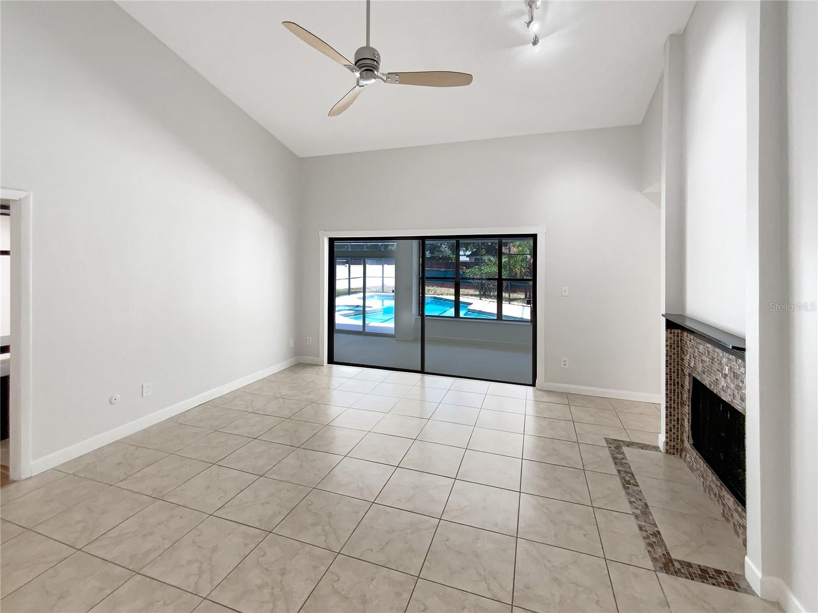 Image 15 of 33 For 4993 Heatherstone Place