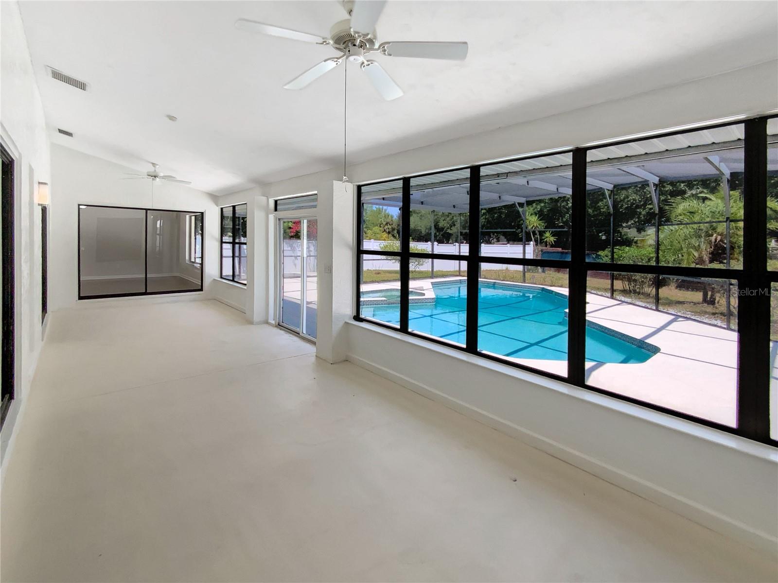 Image 20 of 33 For 4993 Heatherstone Place