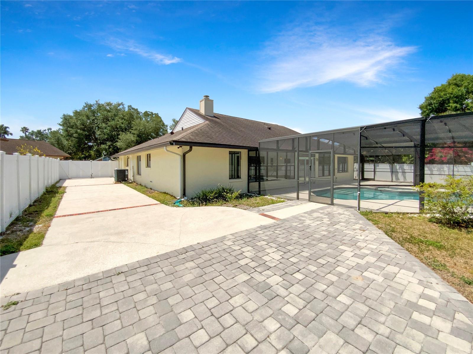 Image 27 of 33 For 4993 Heatherstone Place