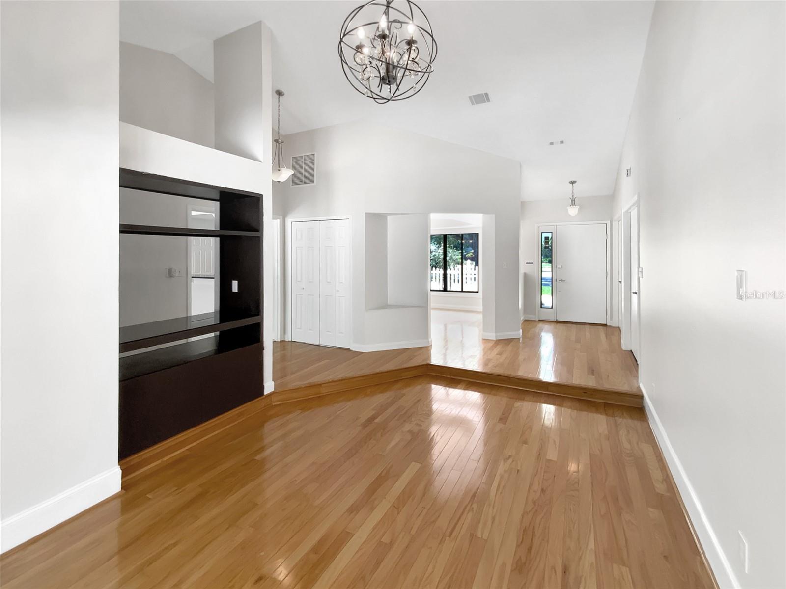 Image 6 of 33 For 4993 Heatherstone Place