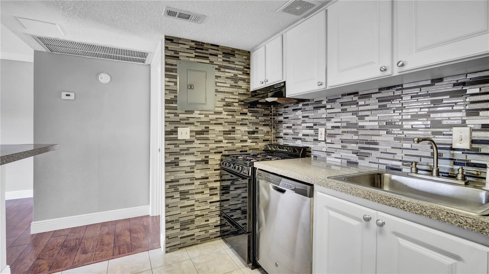 Image 12 of 25 For 115 Oyster Bay Circle 260