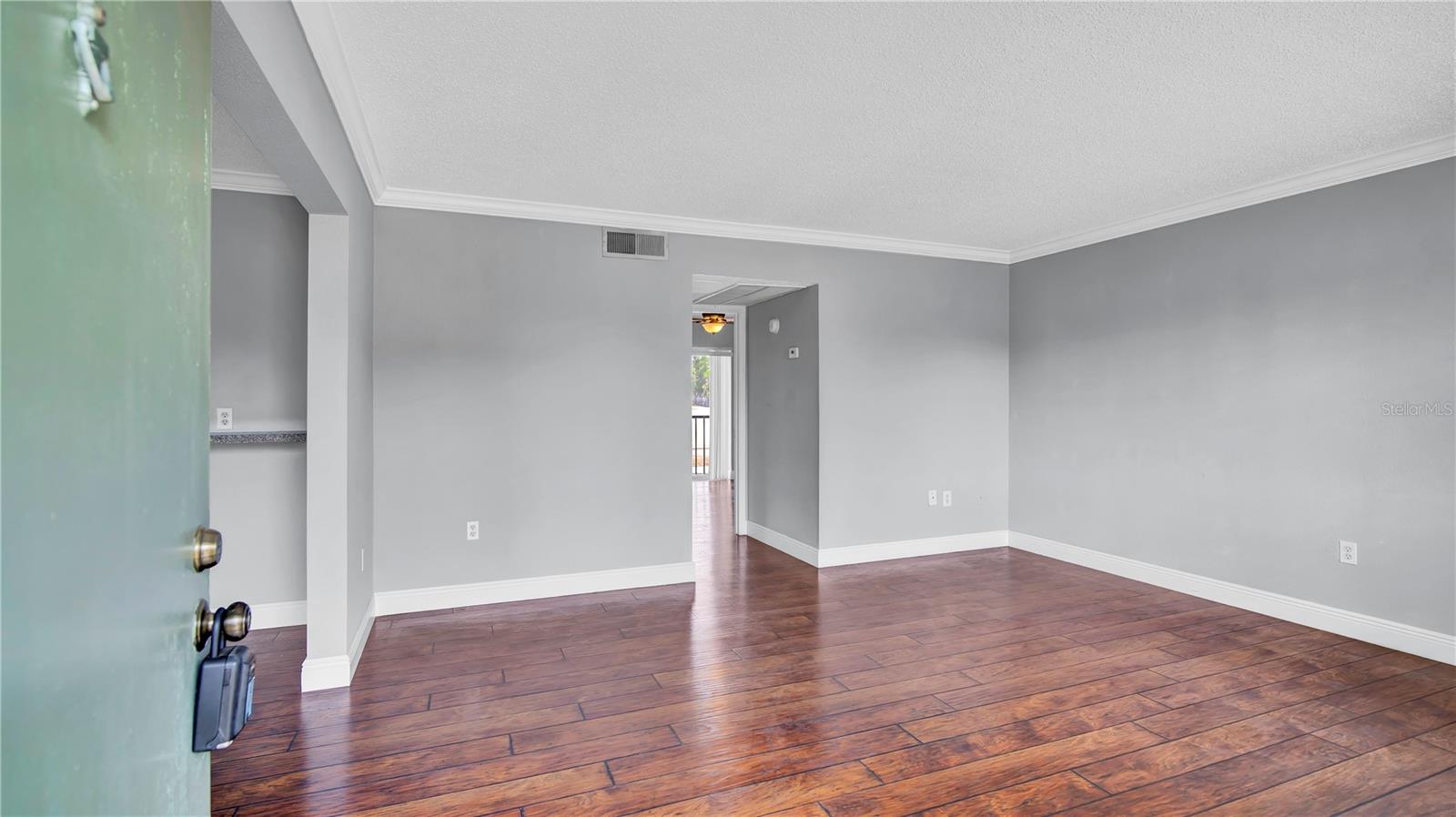 Image 17 of 25 For 115 Oyster Bay Circle 260