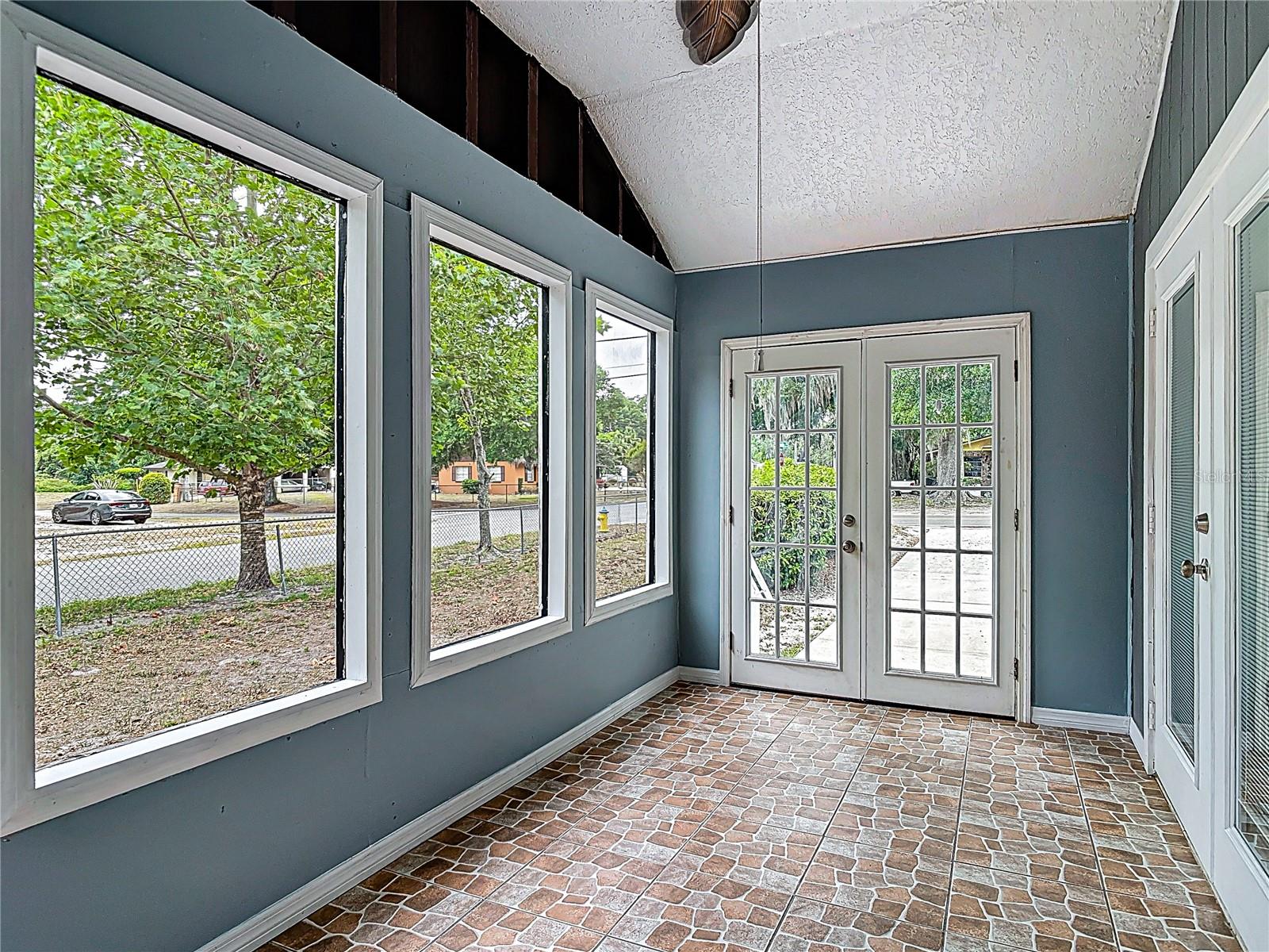 Image 7 of 32 For 499 Beresford Road