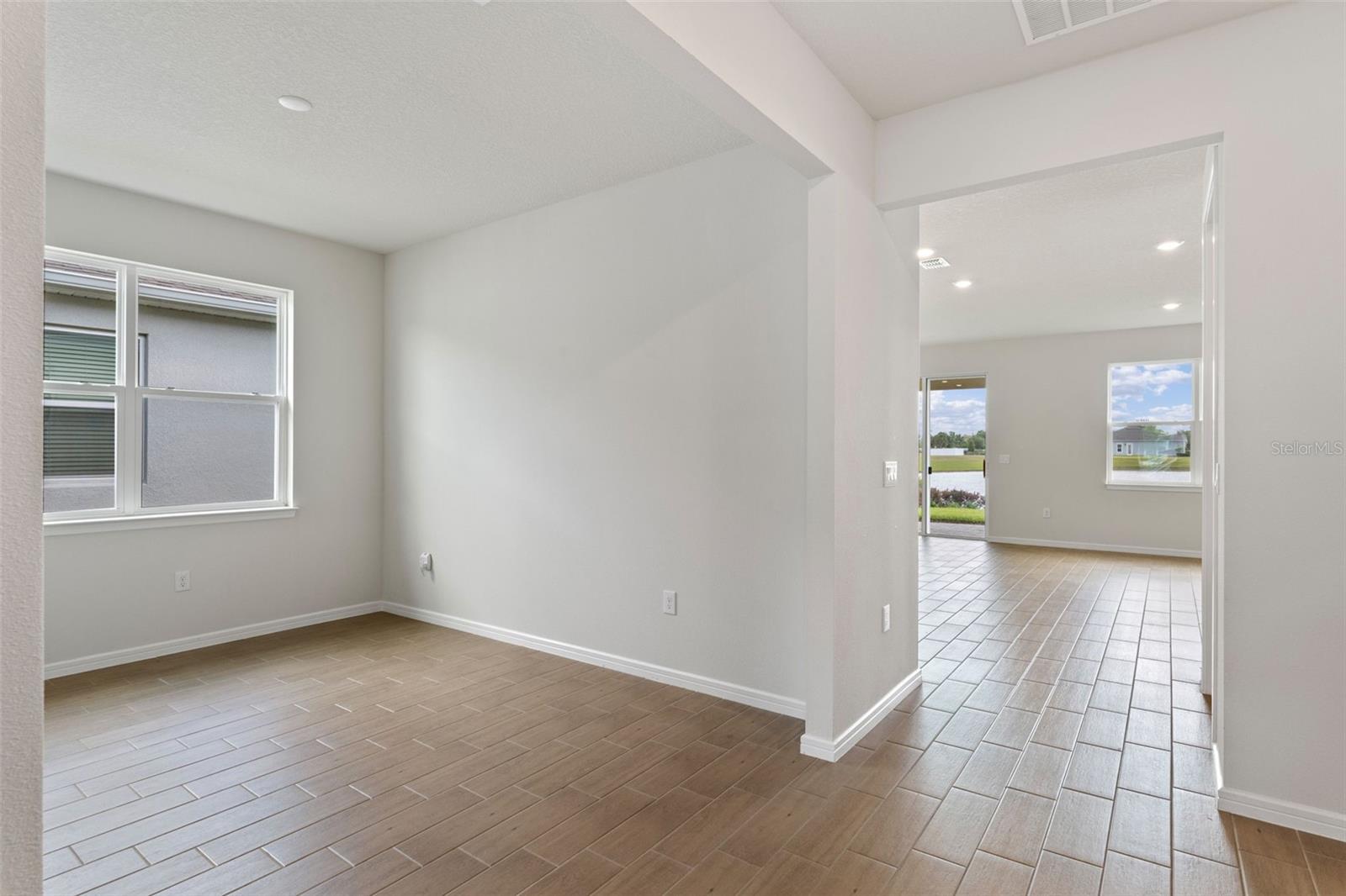Image 12 of 42 For 6121 Blue Pond Way