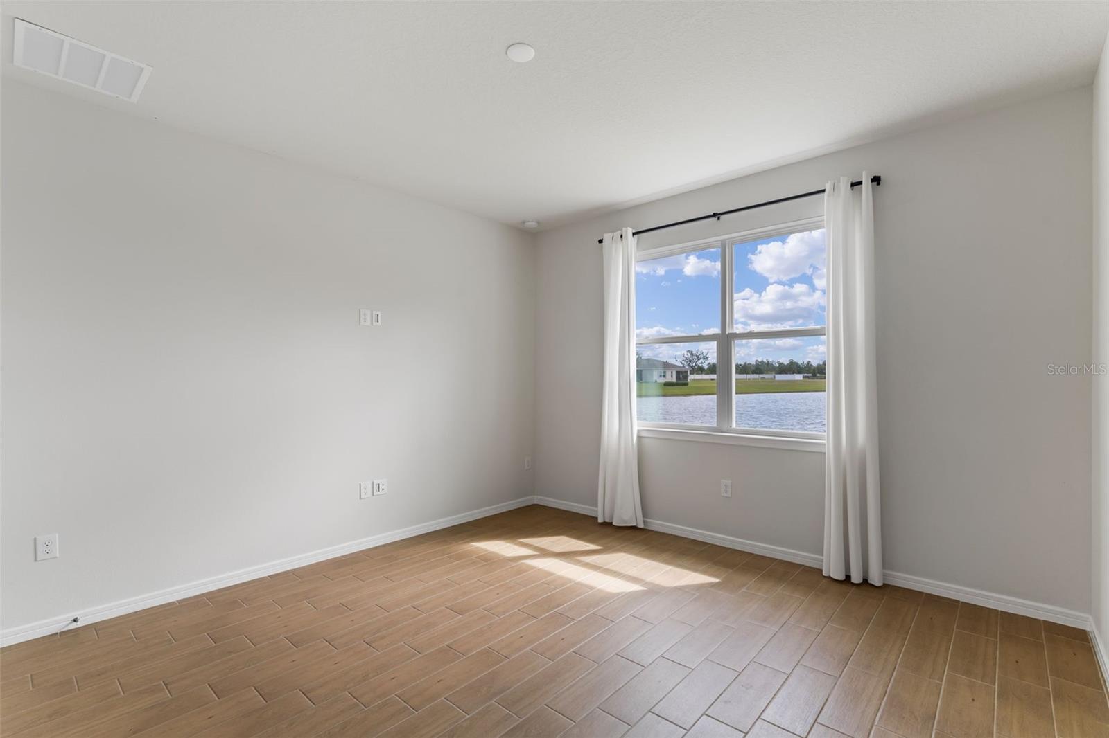 Image 14 of 42 For 6121 Blue Pond Way