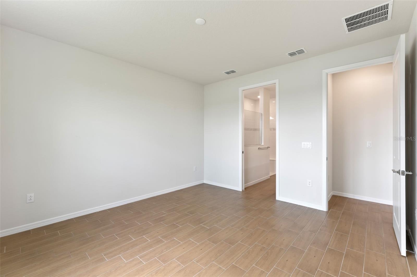 Image 15 of 42 For 6121 Blue Pond Way