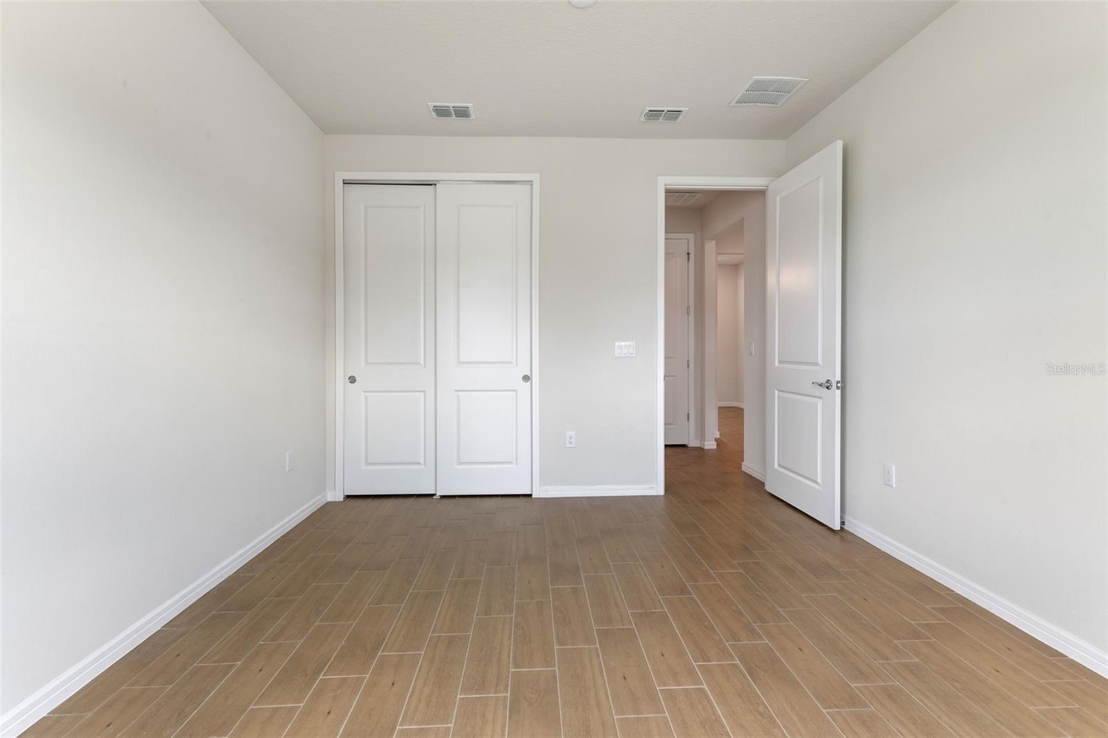 Image 16 of 42 For 6121 Blue Pond Way
