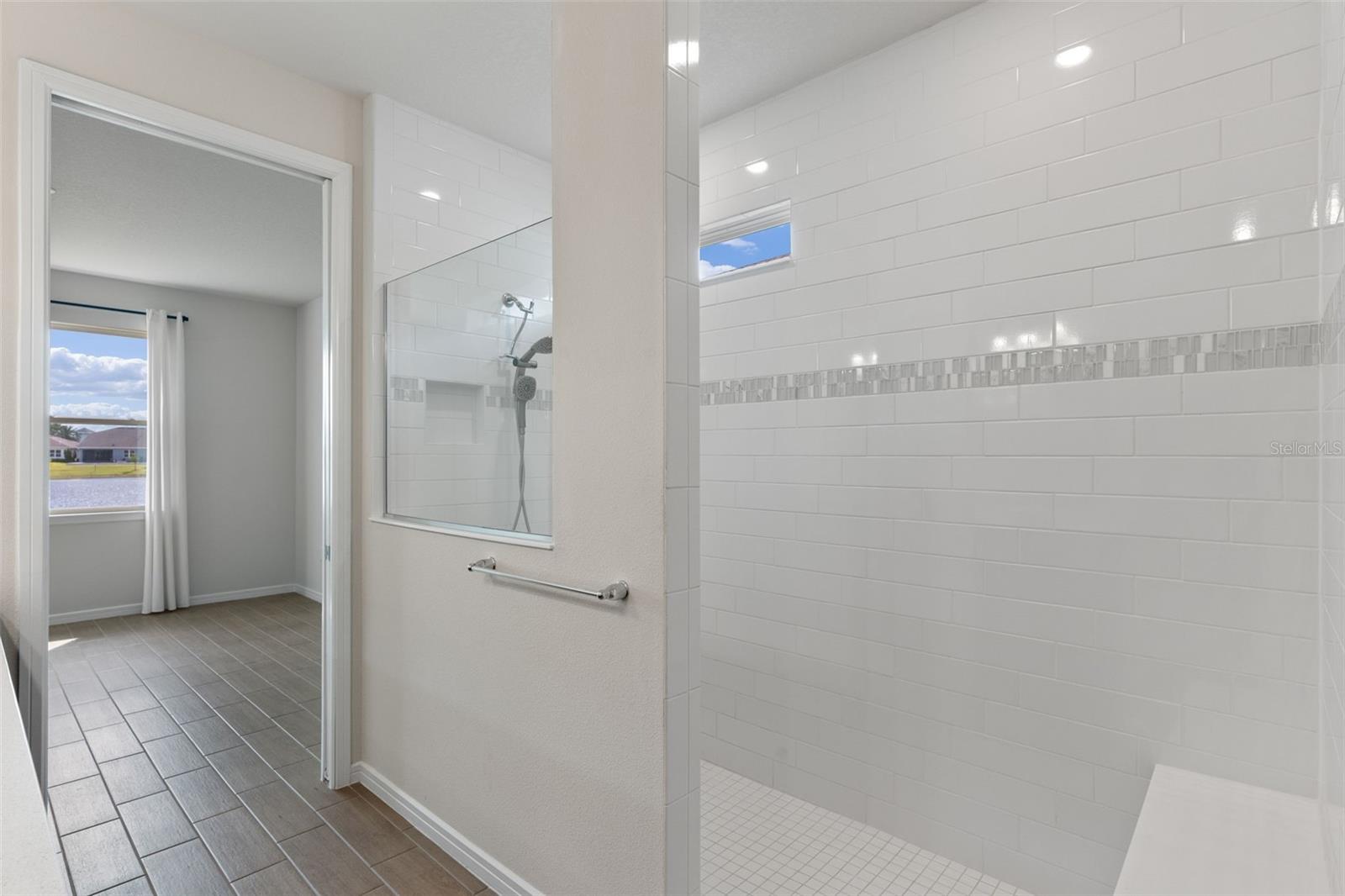 Image 18 of 42 For 6121 Blue Pond Way