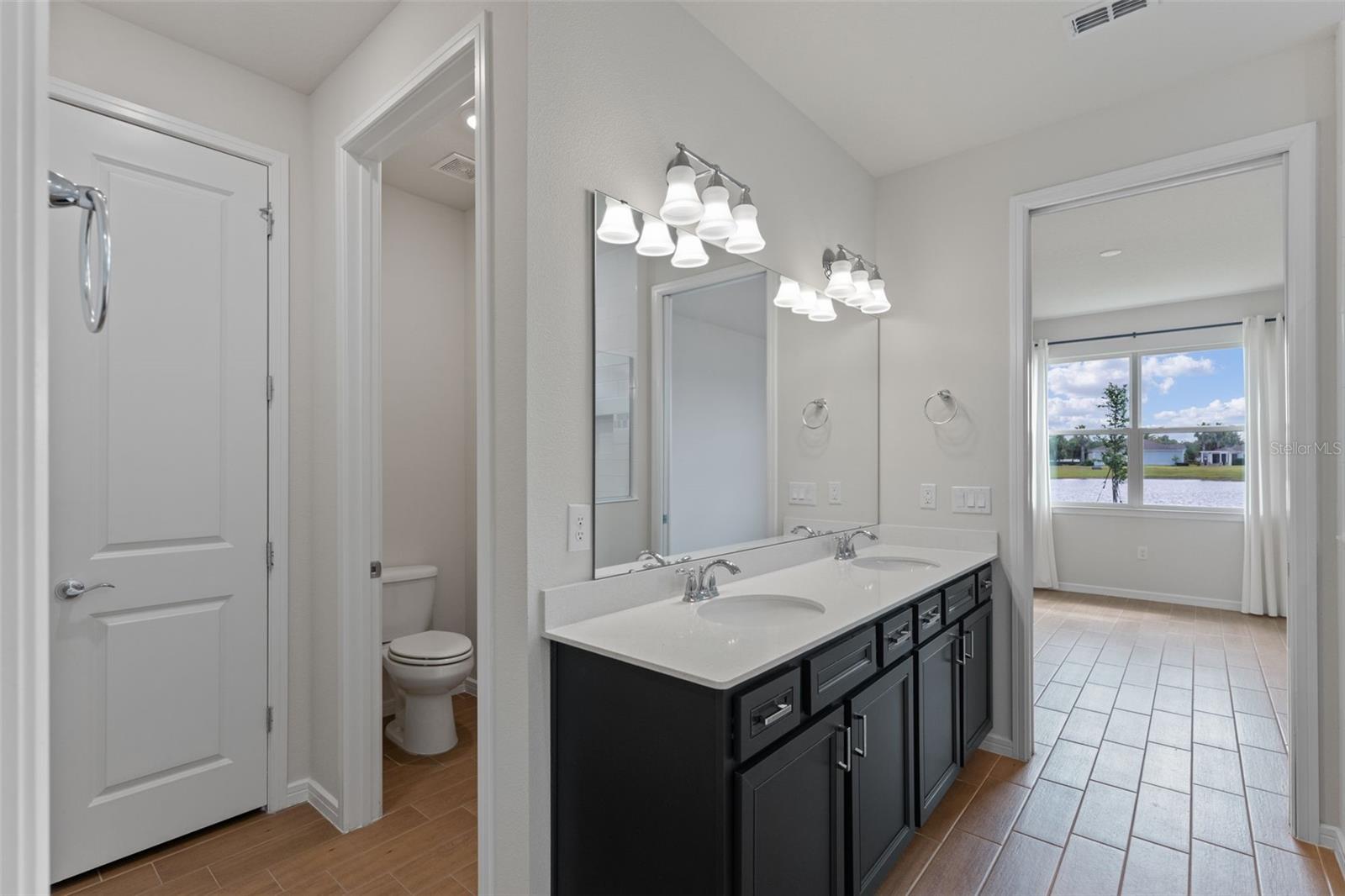 Image 19 of 42 For 6121 Blue Pond Way