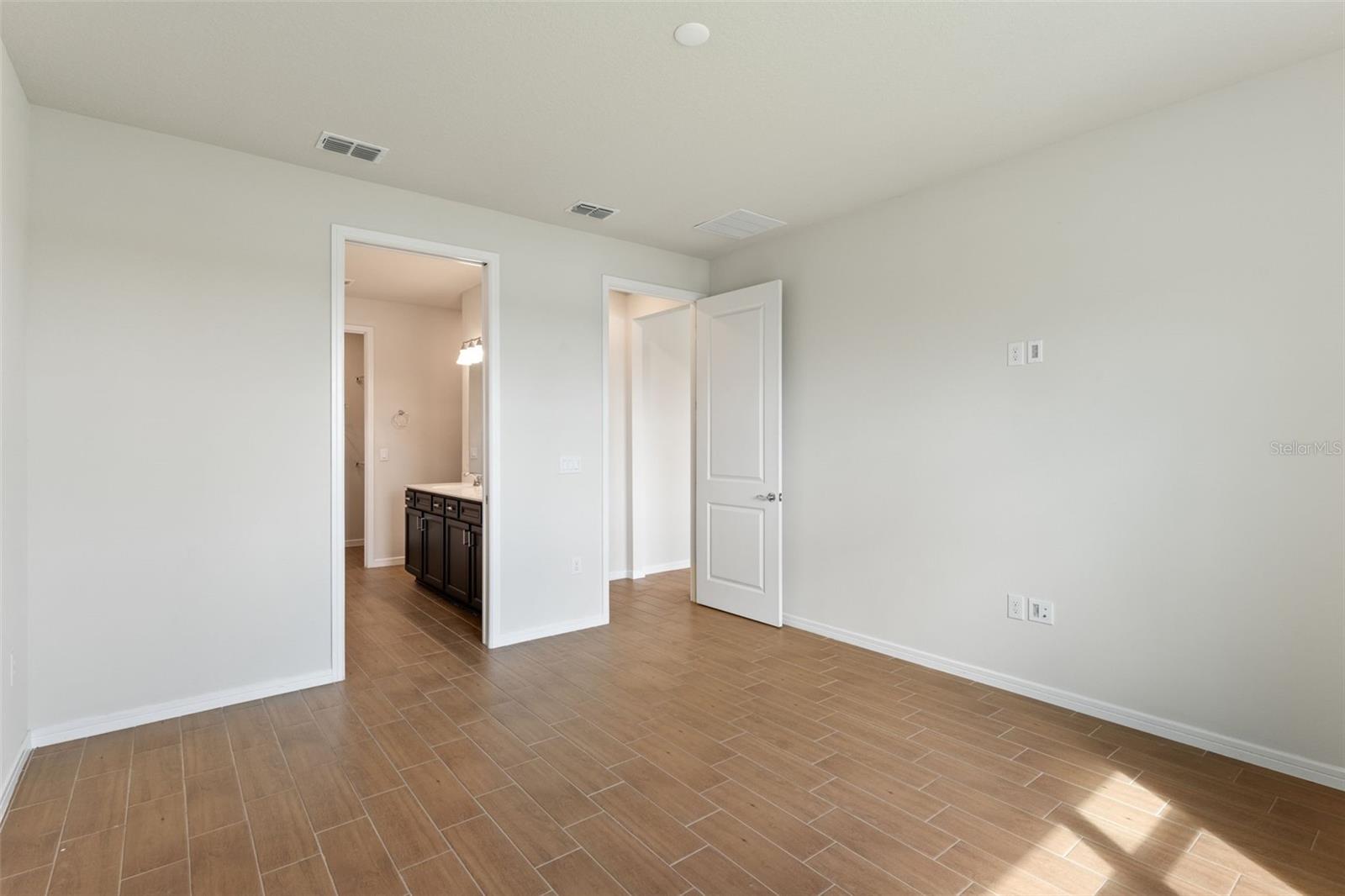 Image 20 of 42 For 6121 Blue Pond Way