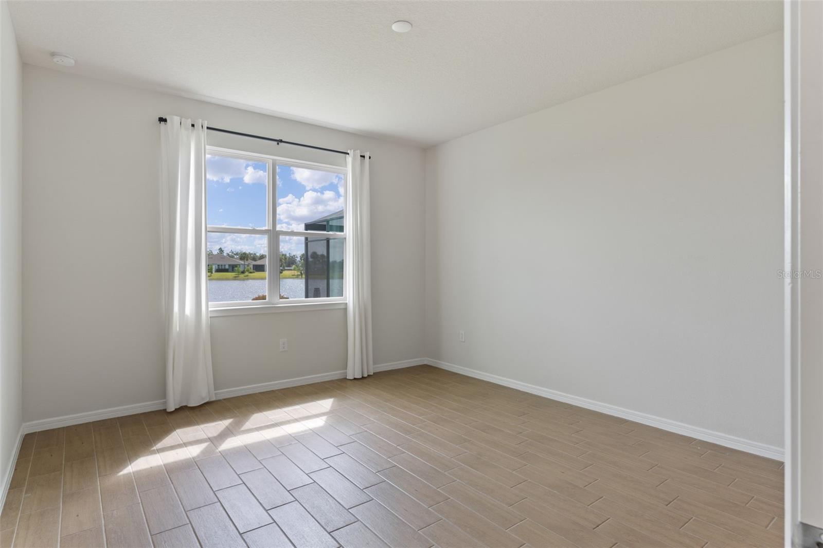 Image 21 of 42 For 6121 Blue Pond Way