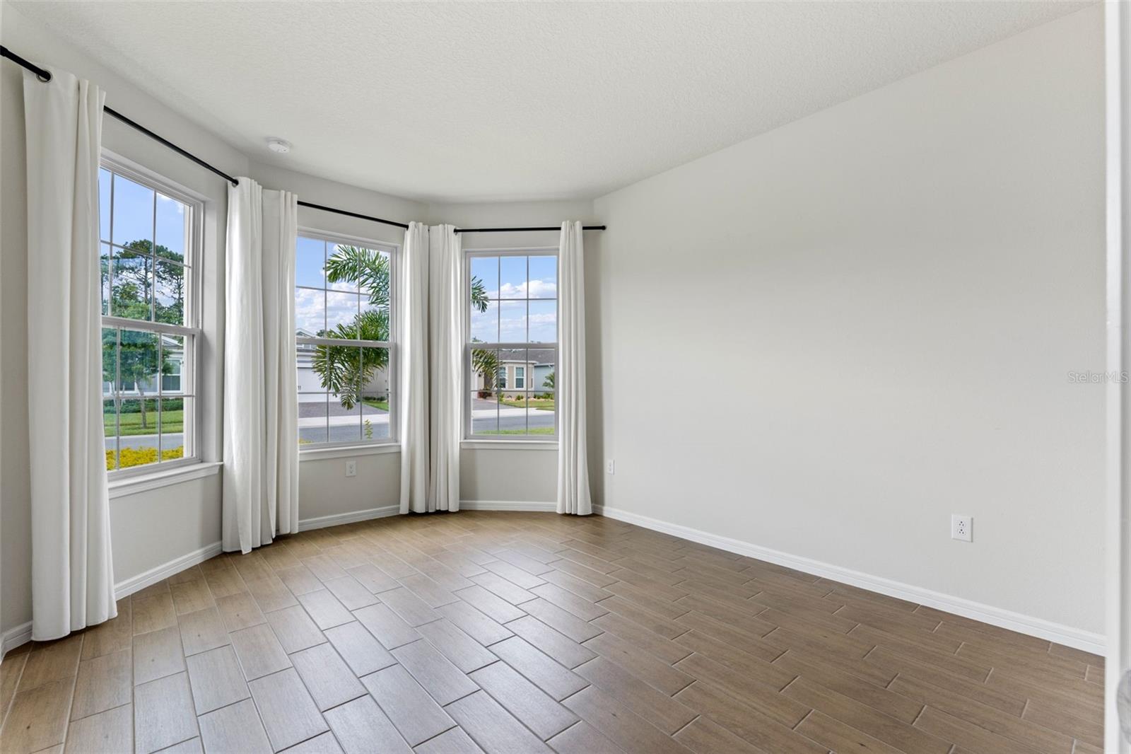 Image 22 of 42 For 6121 Blue Pond Way