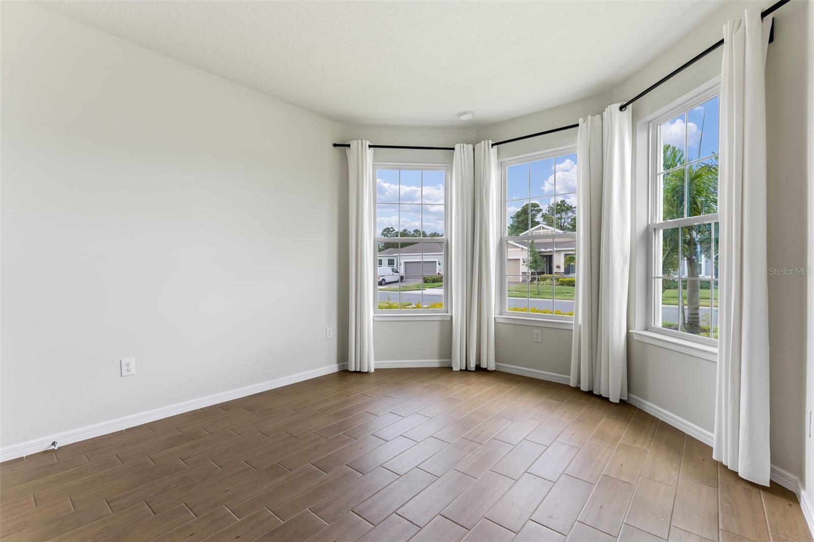 Image 23 of 42 For 6121 Blue Pond Way