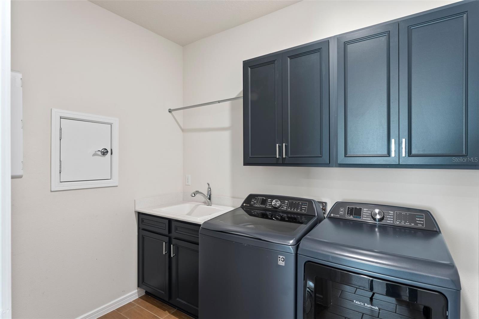 Image 25 of 42 For 6121 Blue Pond Way