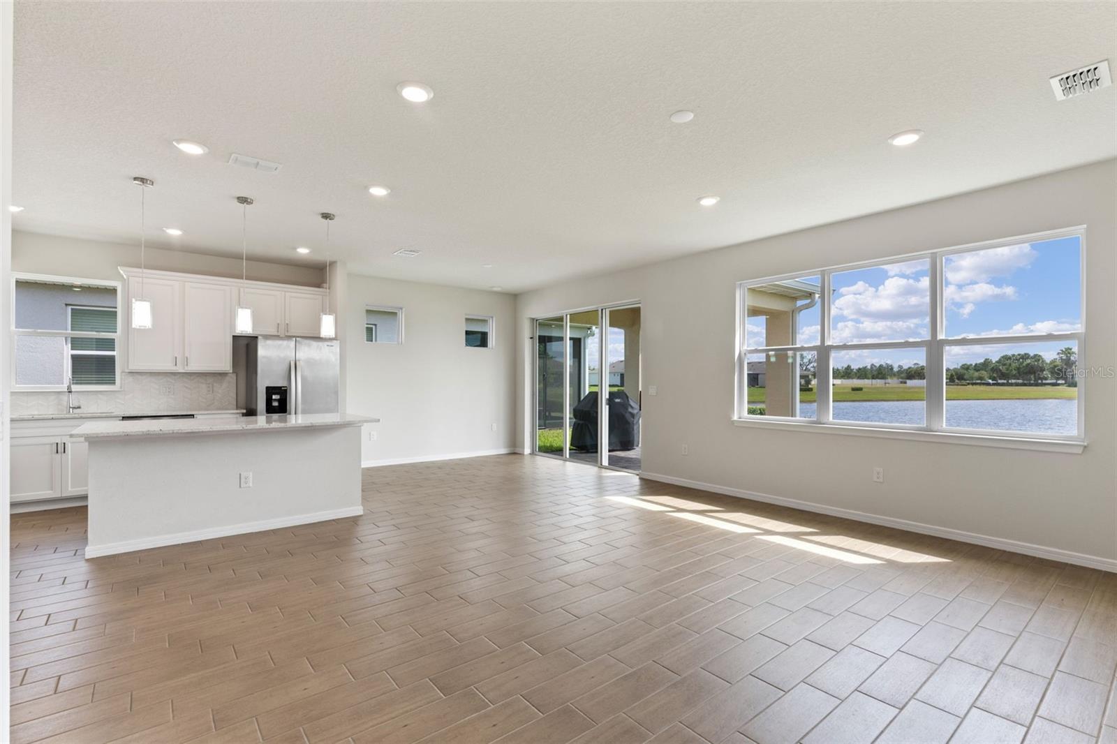 Image 9 of 42 For 6121 Blue Pond Way