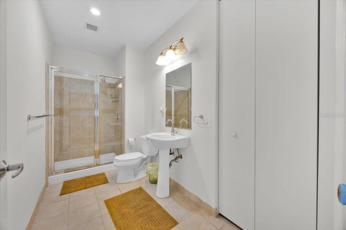 Image 13 of 34 For 150 Robinson Street 2408