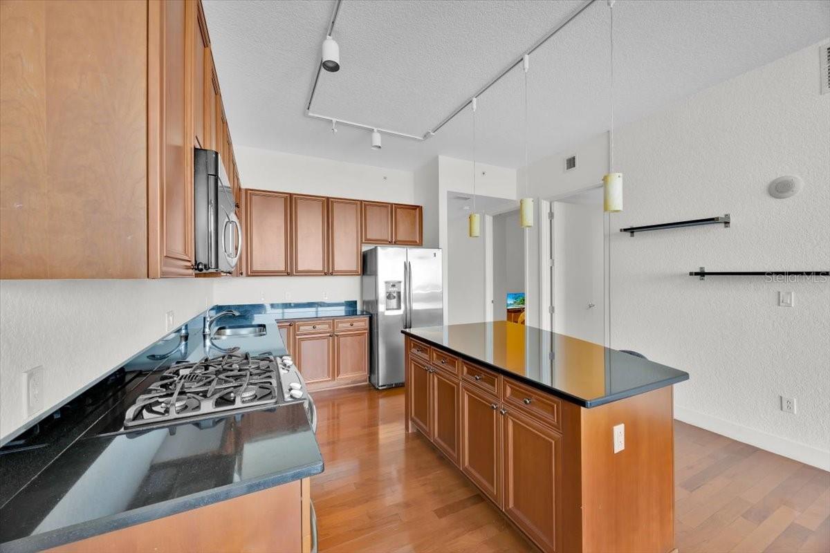 Image 7 of 34 For 150 Robinson Street 2408