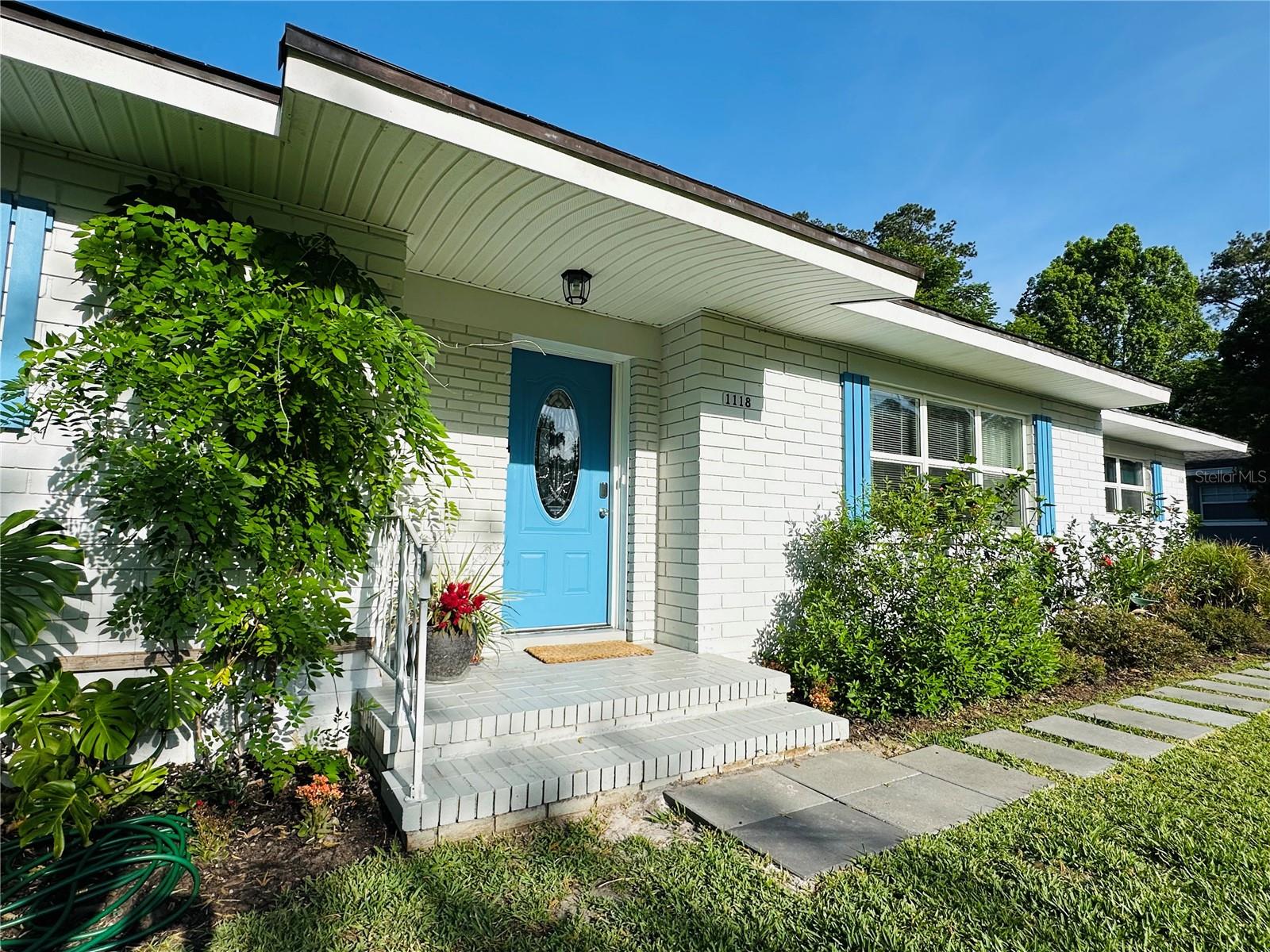 Image 2 of 40 For 1118 17th Avenue