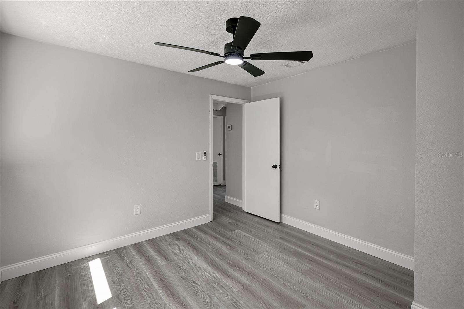 Image 18 of 36 For 2105 9th Street Ne