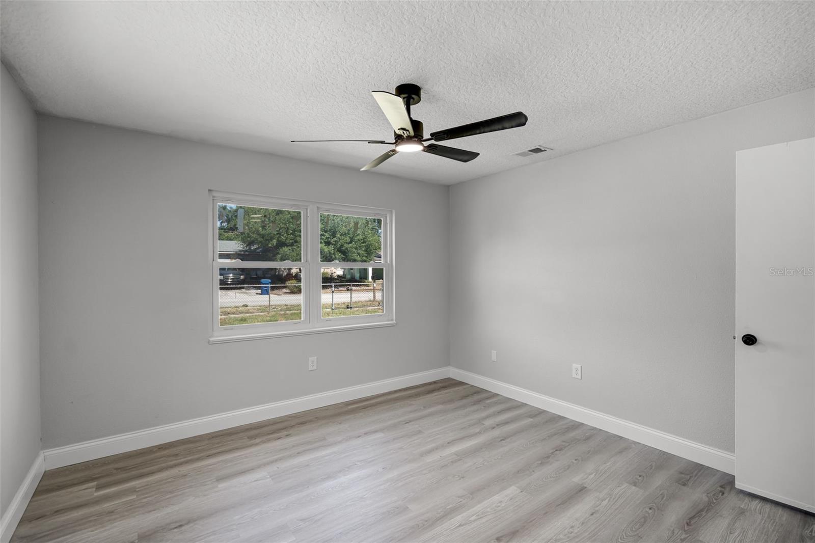Image 27 of 36 For 2105 9th Street Ne