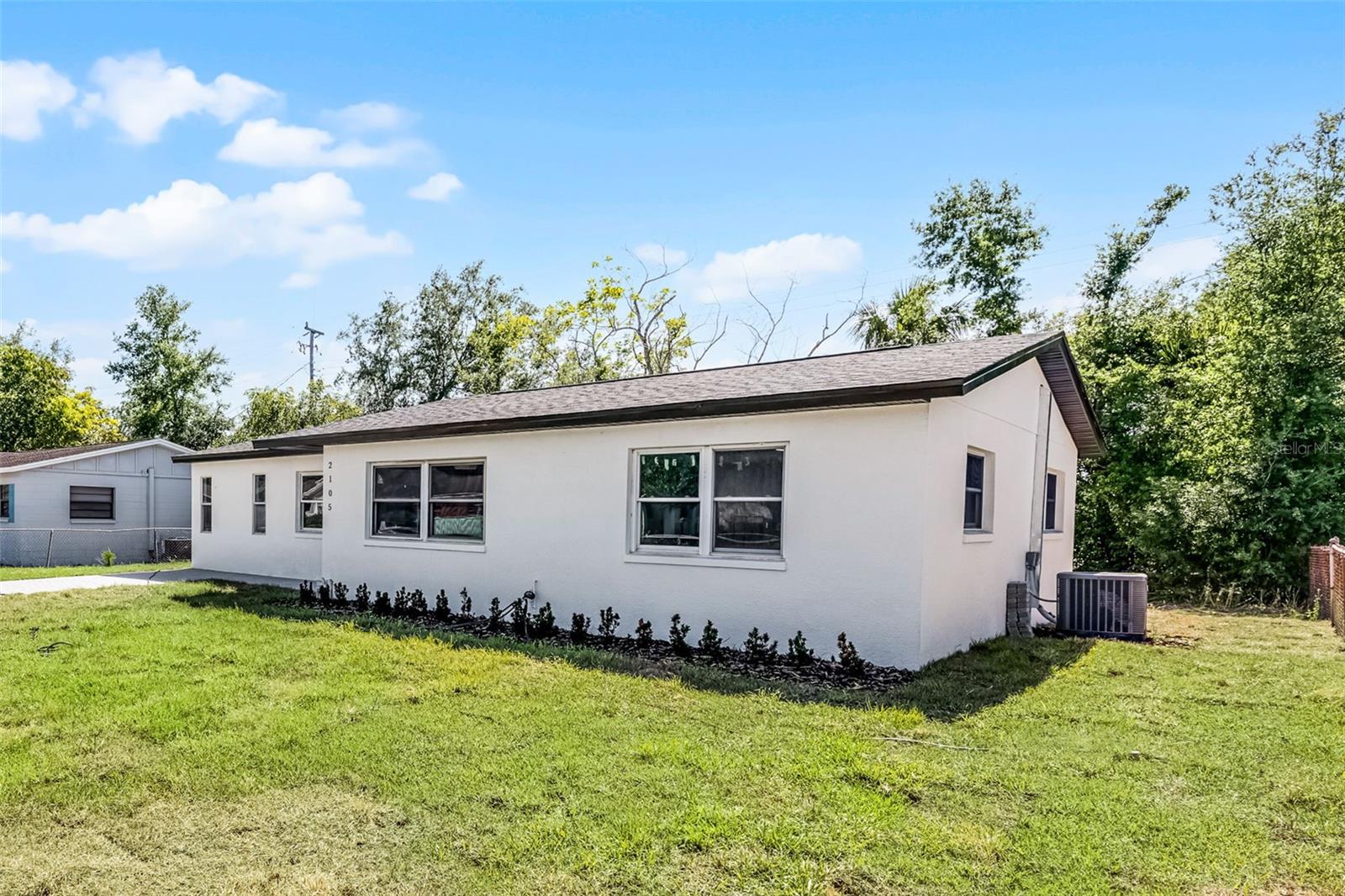 Image 3 of 36 For 2105 9th Street Ne