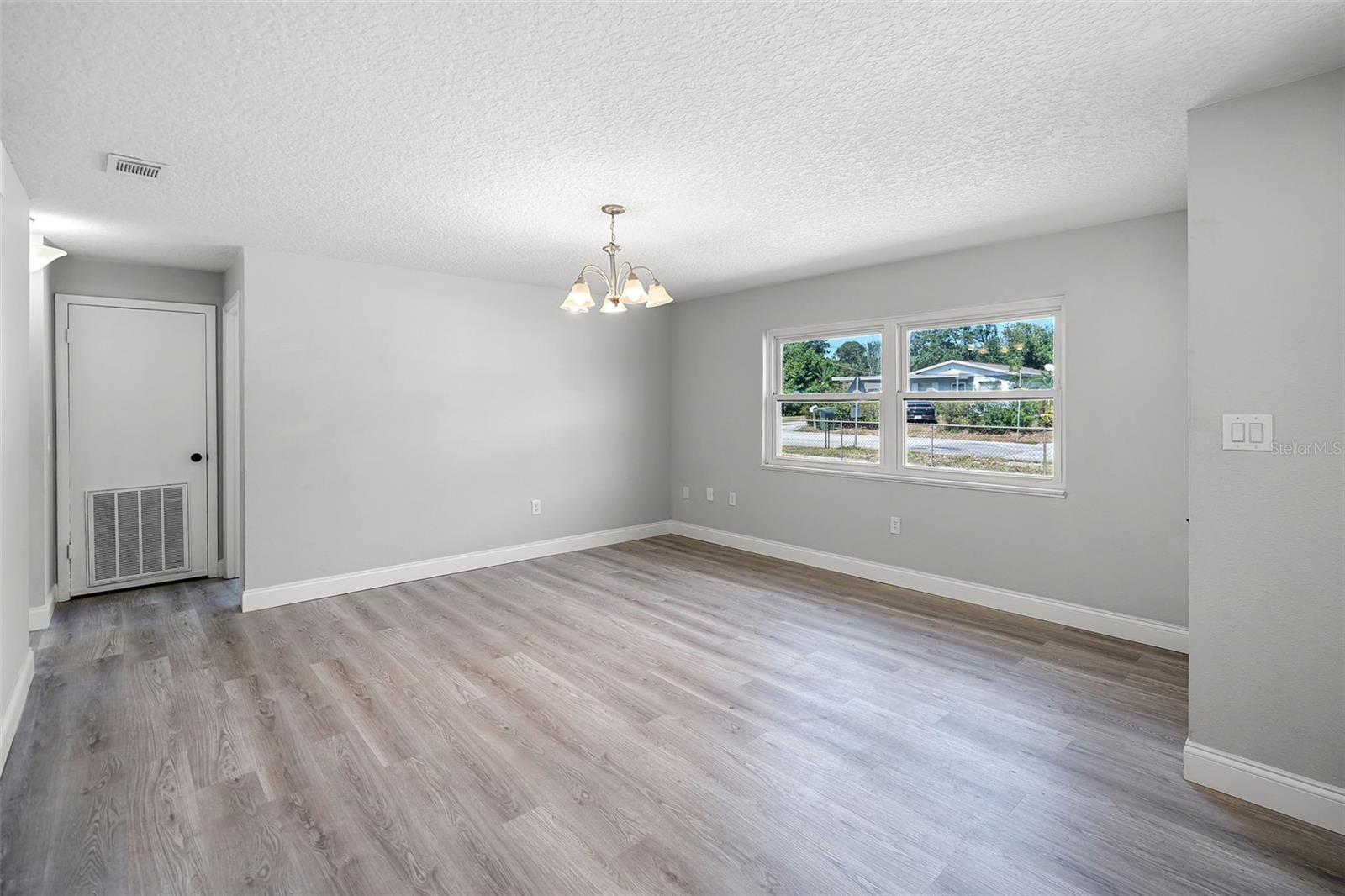 Image 6 of 36 For 2105 9th Street Ne