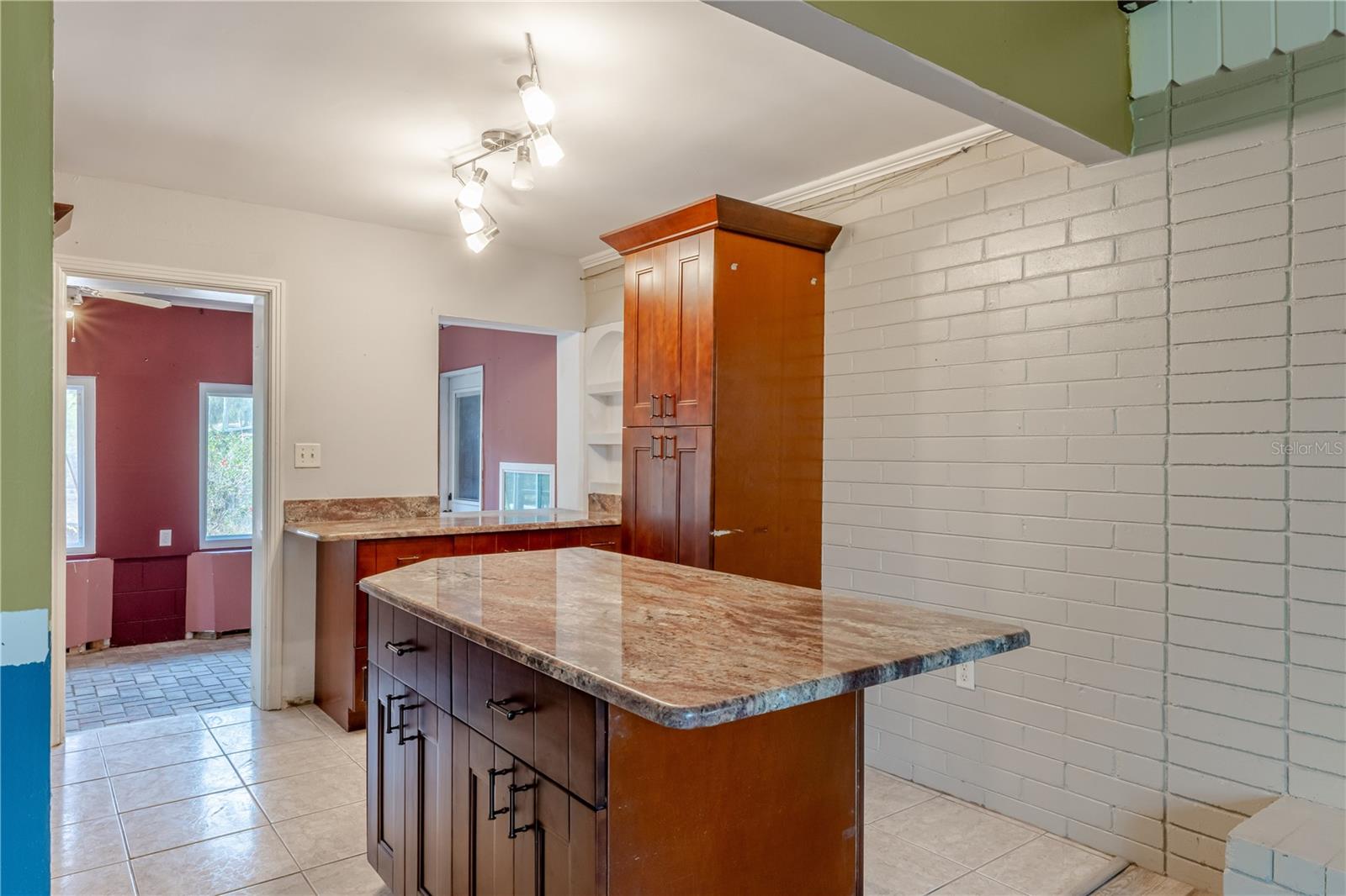 Image 4 of 31 For 1108 Gibson Street