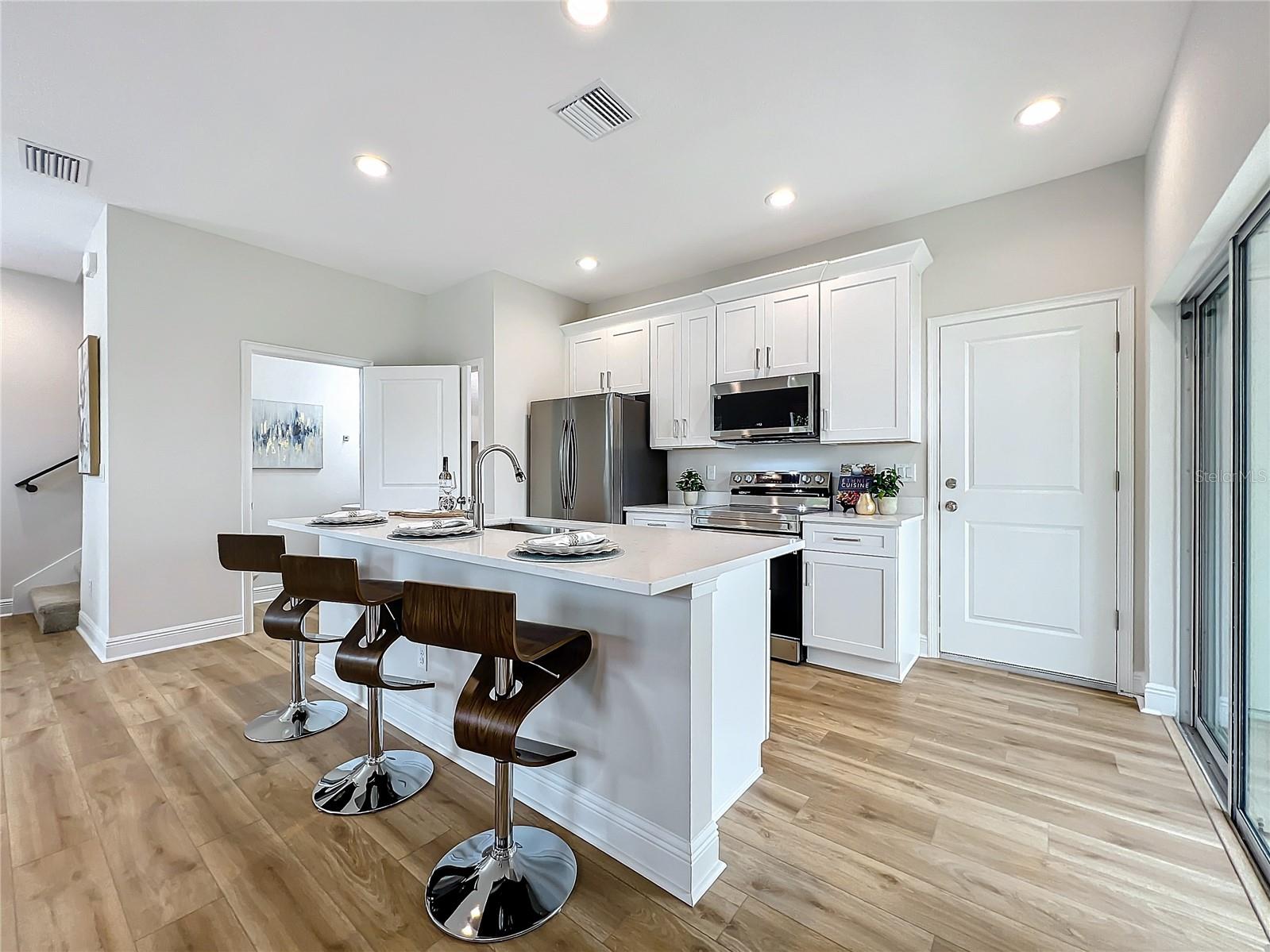Image 16 of 37 For 2220 Bumby Avenue 110