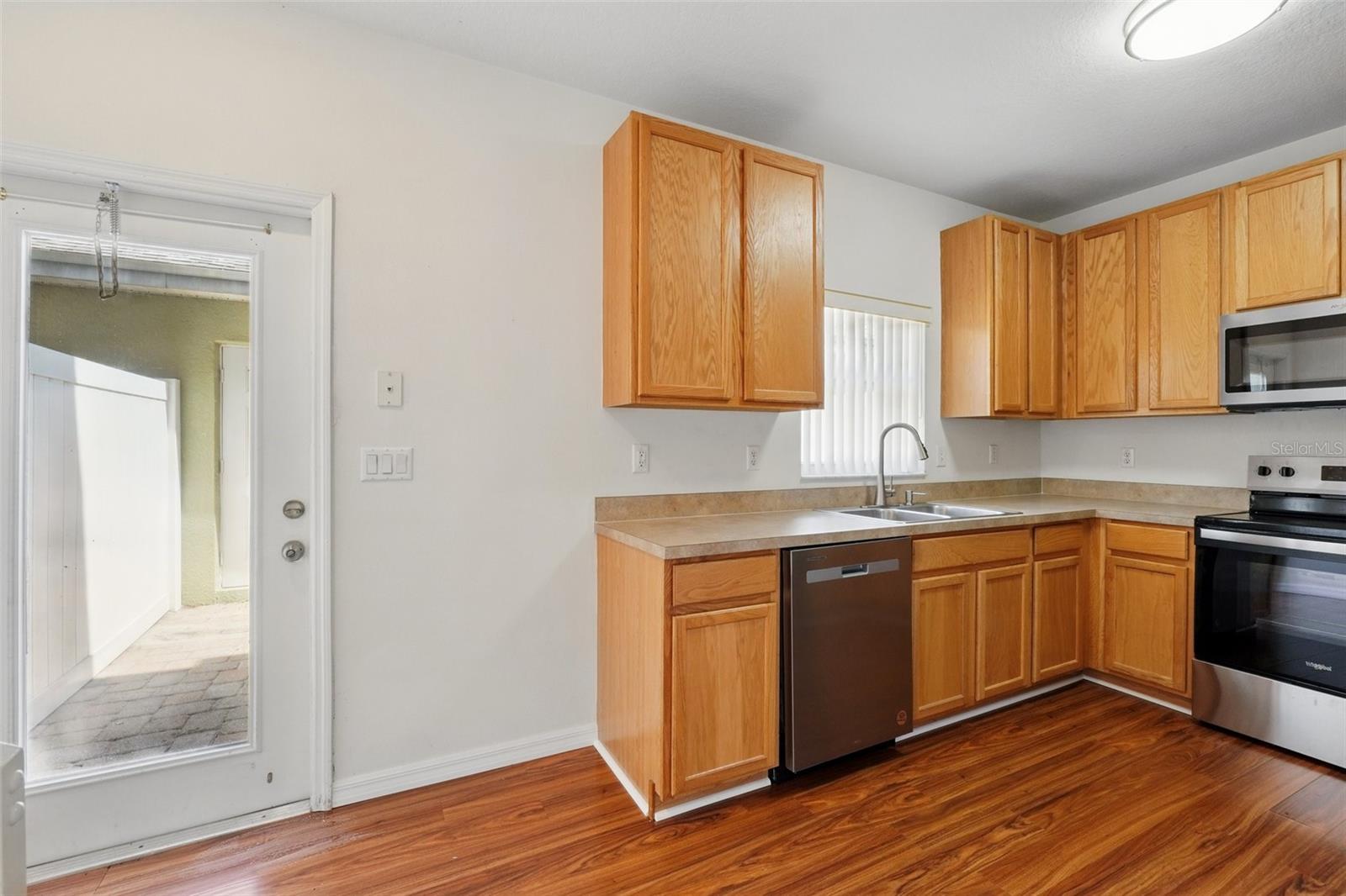 Image 15 of 40 For 13329 Harbor Shore Lane