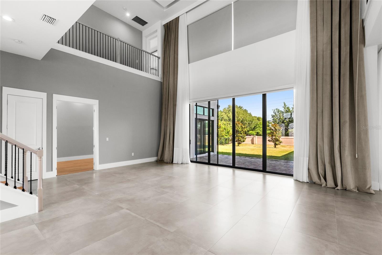 Image 11 of 81 For 4047 Isabella Circle