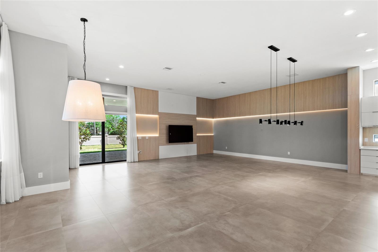 Image 19 of 81 For 4047 Isabella Circle