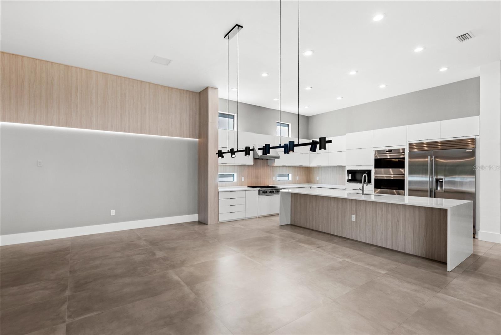 Image 23 of 81 For 4047 Isabella Circle