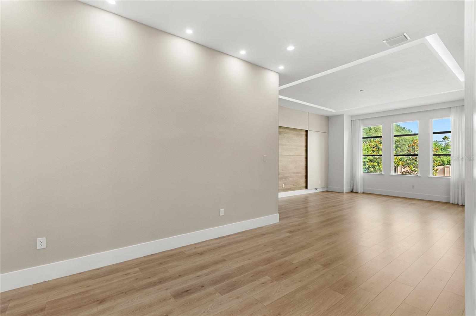 Image 29 of 81 For 4047 Isabella Circle