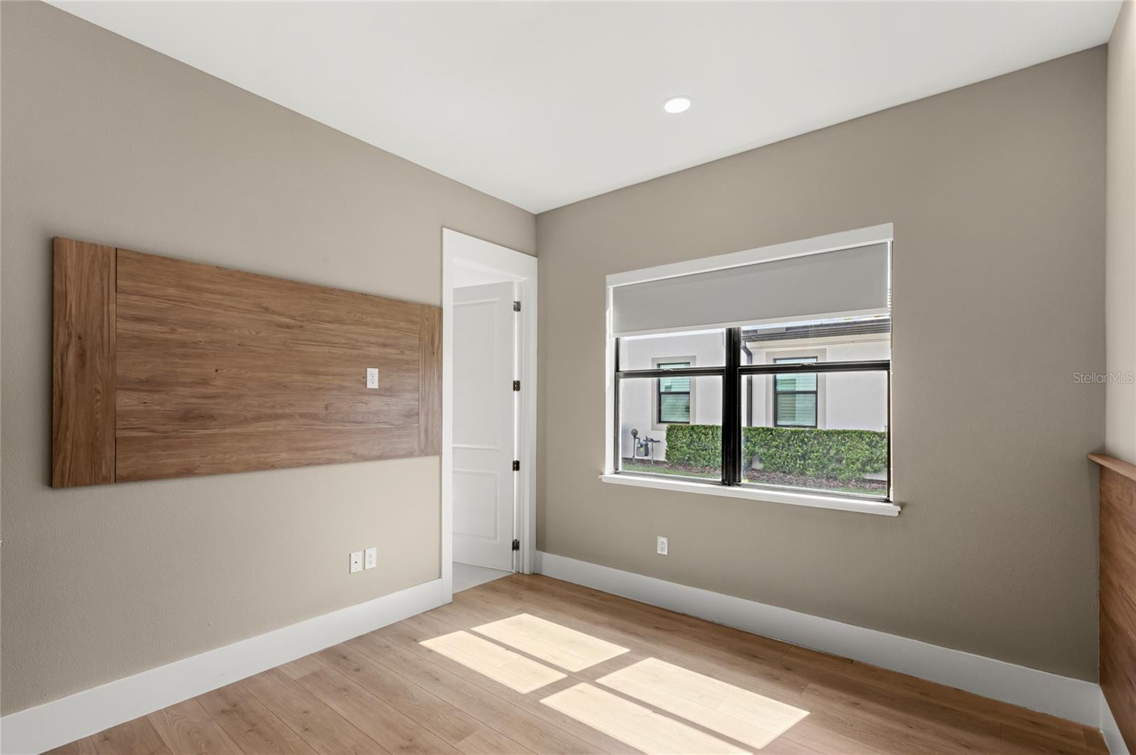 Image 32 of 81 For 4047 Isabella Circle