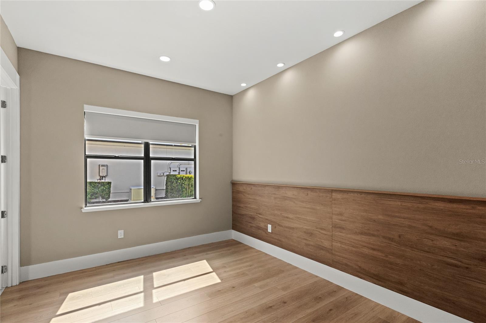 Image 33 of 81 For 4047 Isabella Circle