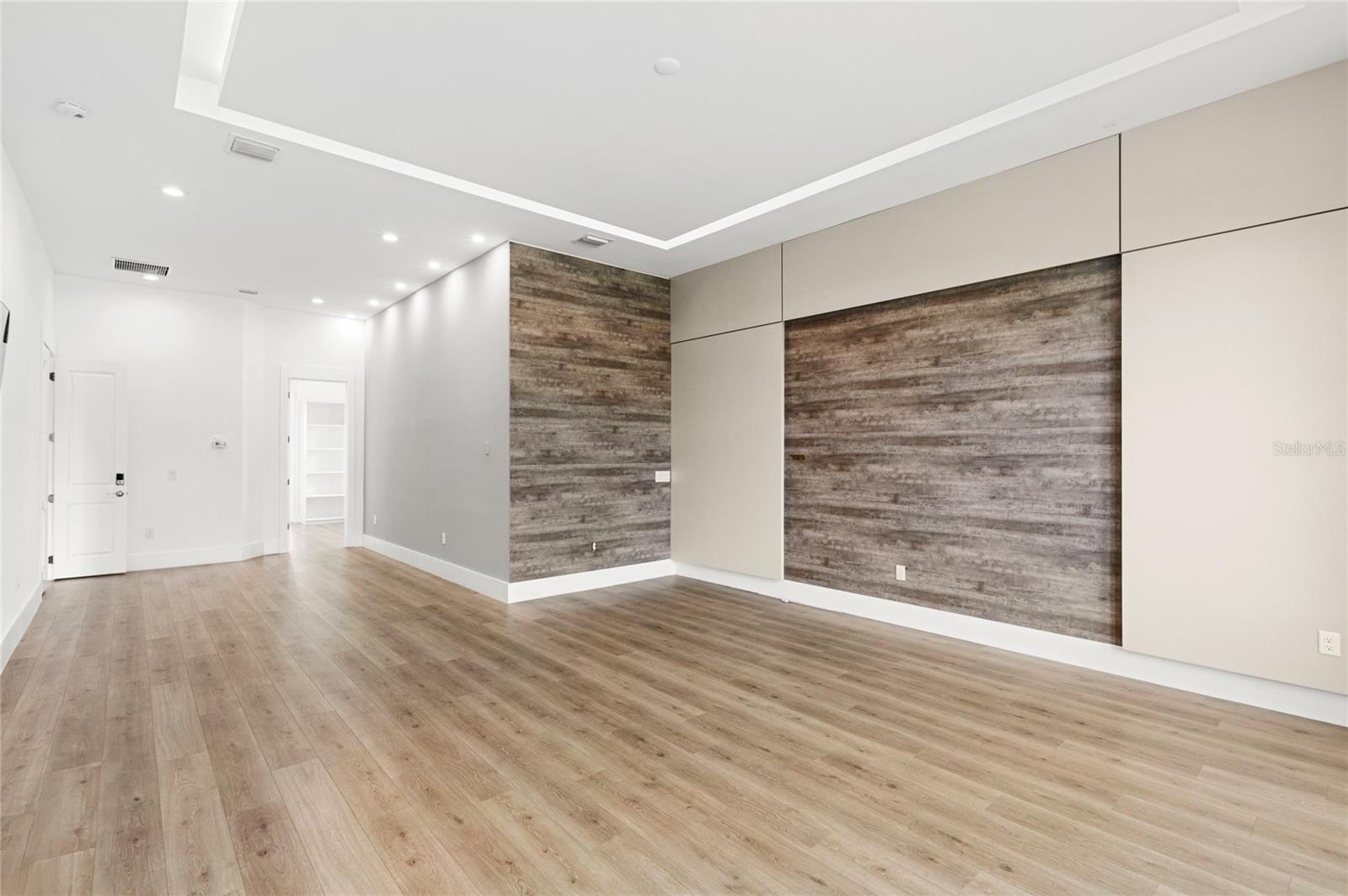 Image 34 of 81 For 4047 Isabella Circle